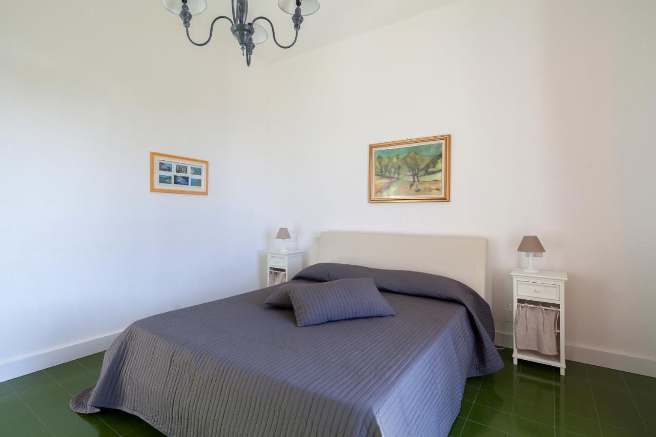 Blue Line Apartment *